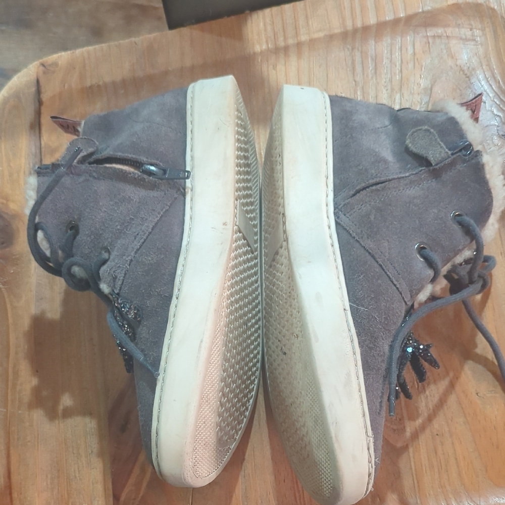 Gray Cozy Mid-Top Sneakers with Fuzzy Lining - Picture 3 of 6